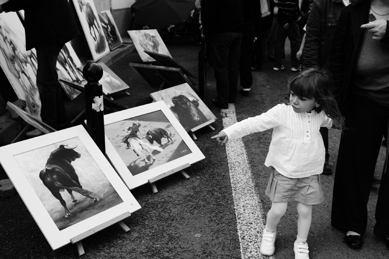 <br />A variety of bullfighting related souvenirs flood the streets surrounding the corrida venue.